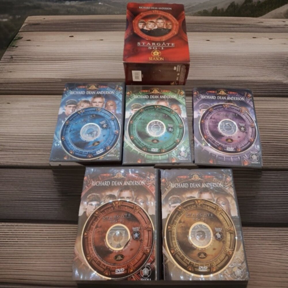 Stargate SG-1 - Season 4 Giftset (DVD, 2003, 5-Disc Set, Five Disc Boxed Set)